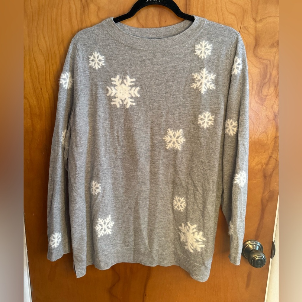 ✨Talbots Gray and White Snowflake Crewneck Sweater